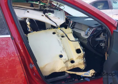 2018 Volvo Xc60 T5 Inscription from USA, damaged, VIN YV4102RL4J1005448